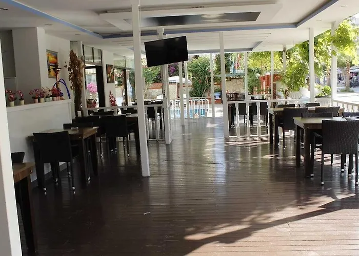 Moonlight מלון אלאניה